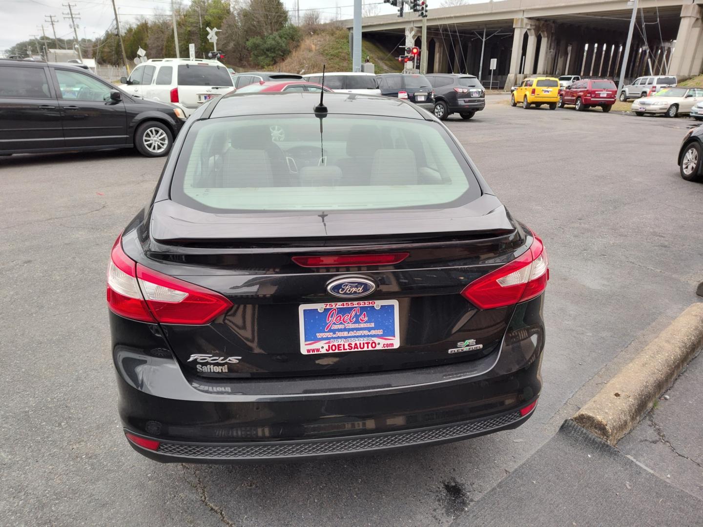 2014 Black Ford Focus (1FADP3F27EL) , Automatic transmission, located at 5700 Curlew Drive, Norfolk, VA, 23502, (757) 455-6330, 36.841885, -76.209412 - Photo#14